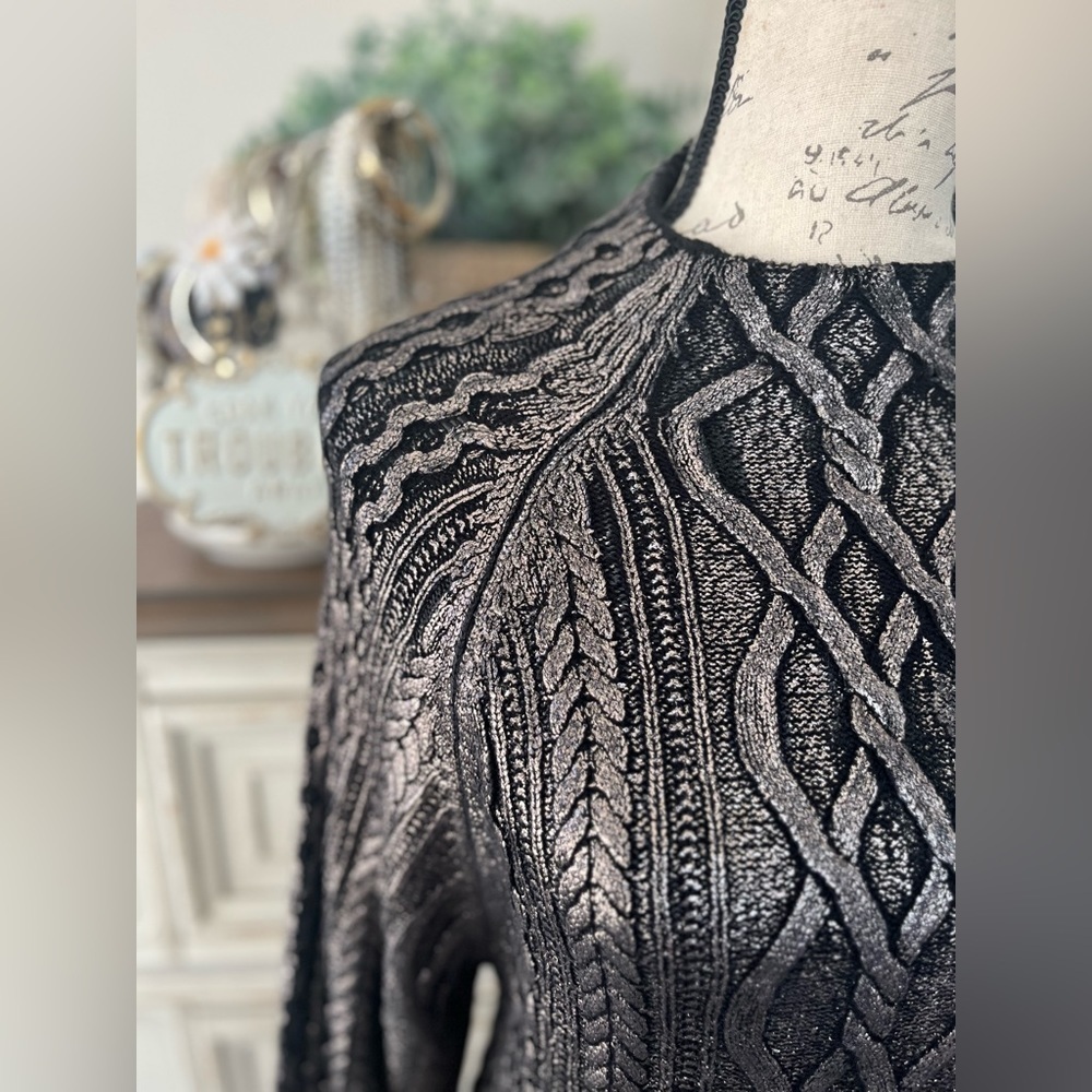 🖤GREAT GIFT! Black & Gold metallic cable knit sweater,size XS, NWT-see video 🎥 - Picture 7 of 15